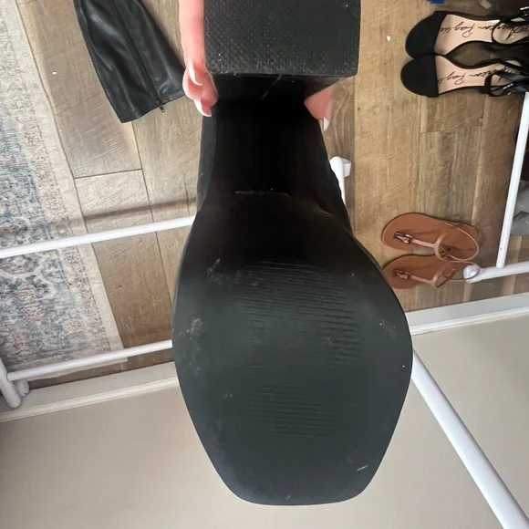 Knee-high Statement Boots - Picture 3 of 4